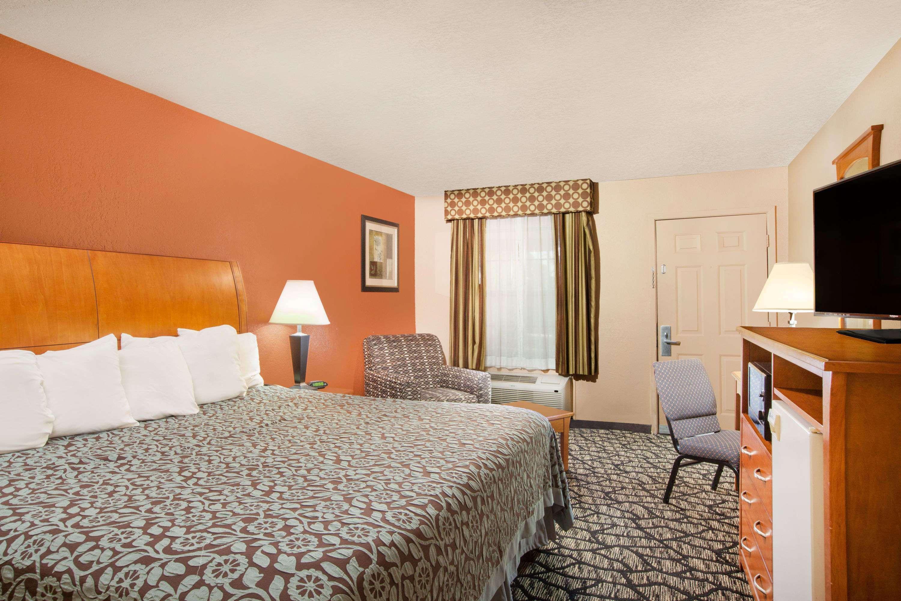 Days Inn By Wyndham Centerville Exterior foto